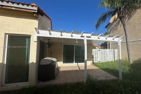 Adosado en venta en Pembroke Pines, Florida, 3 dormitorios, 125.98 m2 № 1800946 - foto 21