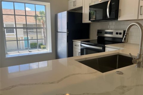 Touwnhouse à vendre à Treasure Island, Floride: 2 chambres, 91.97 m2 № 2333938 - photo 7