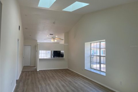 Touwnhouse à vendre à Treasure Island, Floride: 2 chambres, 91.97 m2 № 2333938 - photo 8