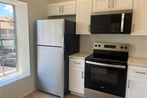 Touwnhouse à vendre à Treasure Island, Floride: 2 chambres, 91.97 m2 № 2333938 - photo 6