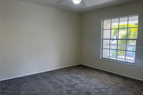 Touwnhouse à vendre à Treasure Island, Floride: 2 chambres, 91.97 m2 № 2333938 - photo 10