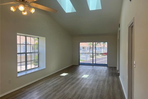 Touwnhouse à vendre à Treasure Island, Floride: 2 chambres, 91.97 m2 № 2333938 - photo 9