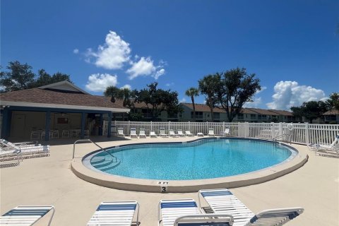 Touwnhouse à vendre à Treasure Island, Floride: 2 chambres, 91.97 m2 № 2333938 - photo 18