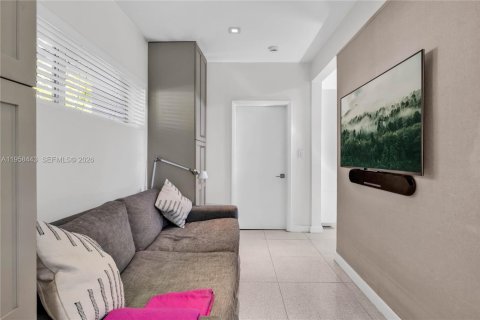 House in El Portal, Florida 2 bedrooms, 126.81 sq.m. № 2017492 - photo 20