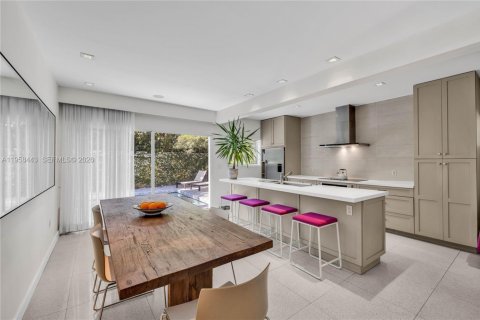 House in El Portal, Florida 2 bedrooms, 126.81 sq.m. № 2017492 - photo 25