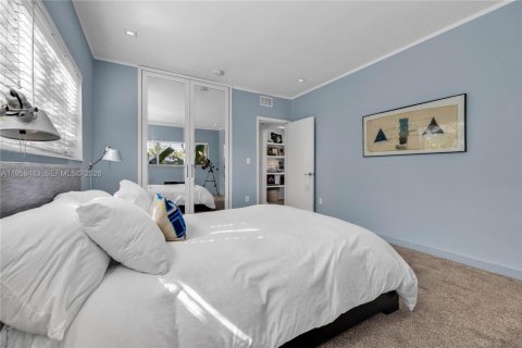 House in El Portal, Florida 2 bedrooms, 126.81 sq.m. № 2017492 - photo 15