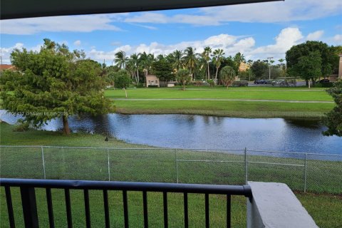 Купить кондоминиум в Майами, Флорида 2 спальни, 82.03м2, № 1957071 - фото 1