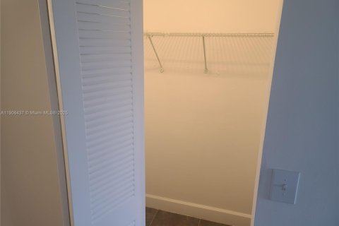 Купить кондоминиум в Майами, Флорида 2 спальни, 82.03м2, № 1957071 - фото 15