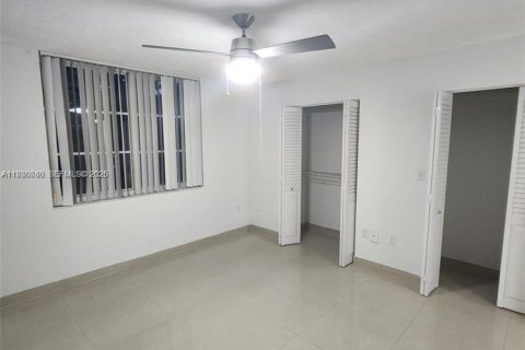 Купить кондоминиум в Дорал, Флорида 1 спальня, 69.03м2, № 2050793 - фото 11