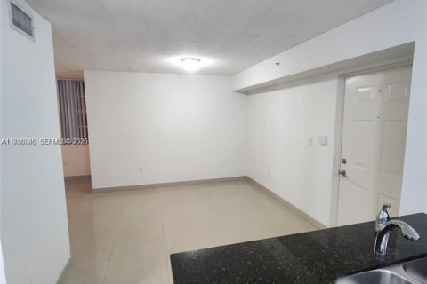 Купить кондоминиум в Дорал, Флорида 1 спальня, 69.03м2, № 2050793 - фото 4