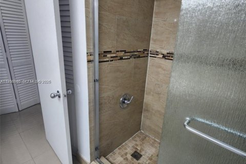 Купить кондоминиум в Дорал, Флорида 1 спальня, 69.03м2, № 2050793 - фото 9