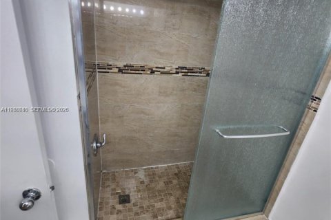 Купить кондоминиум в Дорал, Флорида 1 спальня, 69.03м2, № 2050793 - фото 8