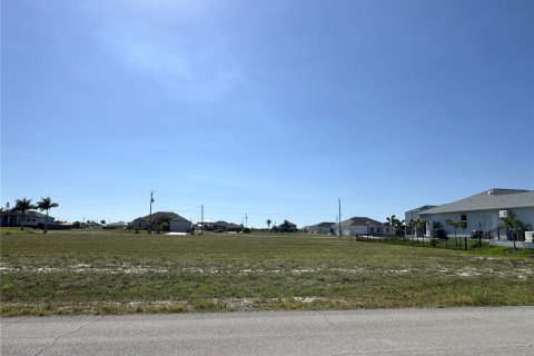 Land in Cape Coral, Florida № 2161559