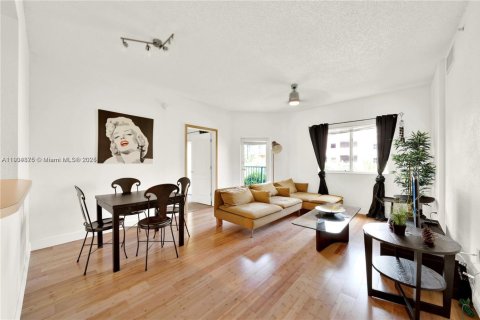 Condominio en venta en South Miami, Florida, 2 dormitorios, 93.83 m2 № 1956543 - foto 18