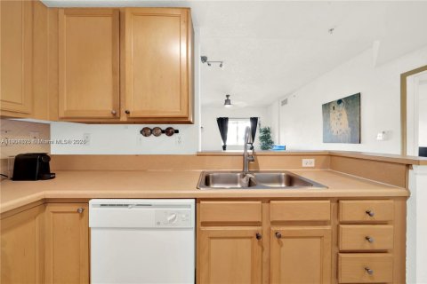 Condominio en venta en South Miami, Florida, 2 dormitorios, 93.83 m2 № 1956543 - foto 14