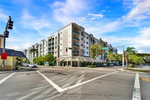 Condominio en venta en South Miami, Florida, 2 dormitorios, 93.83 m2 № 1956543 - foto 1