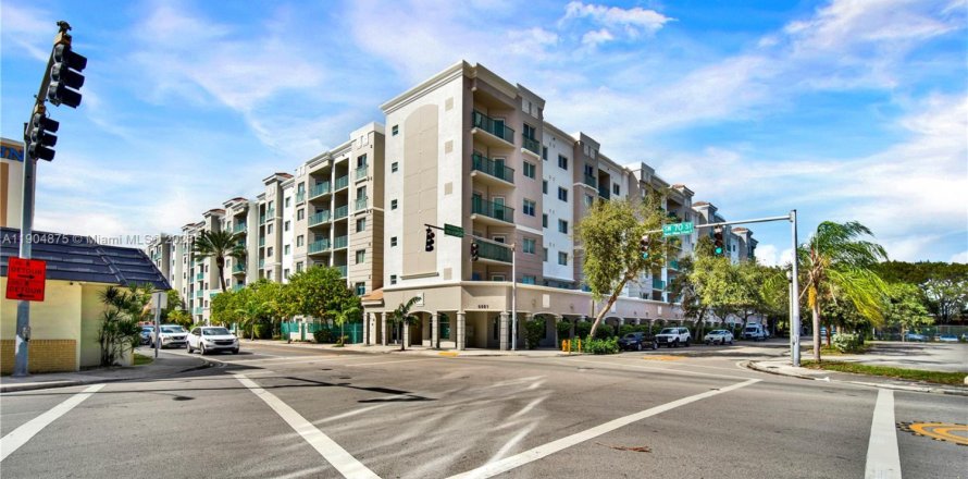 Condominio en South Miami, Florida, 2 dormitorios  № 1956543