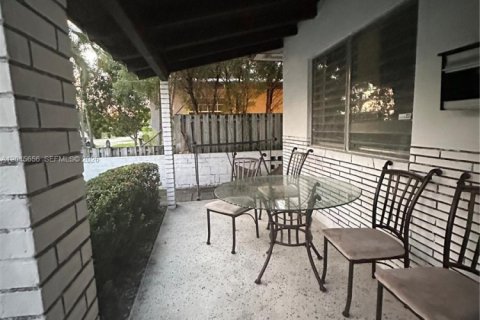 Commercial property in Hallandale Beach, Florida 132.11 sq.m. № 2242154 - photo 11