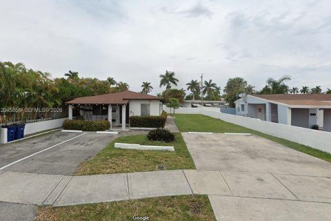 Commercial property in Hallandale Beach, Florida 132.11 sq.m. № 2242154 - photo 18
