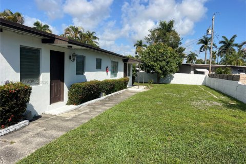 Commercial property in Hallandale Beach, Florida 132.11 sq.m. № 2242154