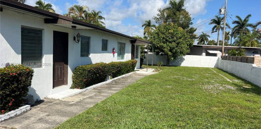 Commercial property in Hallandale Beach, Florida 132.11 sq.m. № 2242154
