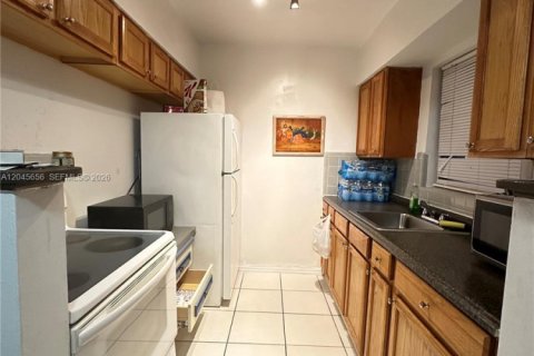 Commercial property in Hallandale Beach, Florida 132.11 sq.m. № 2242154 - photo 7