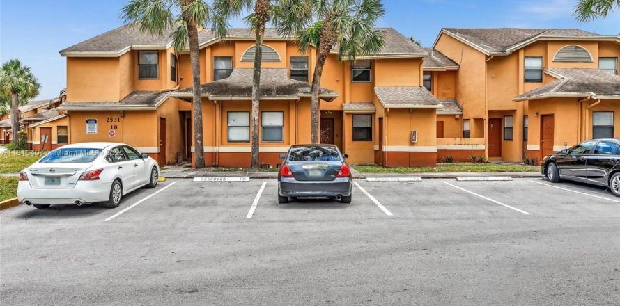 Condominio en Lauderhill, Florida, 2 dormitorios № 1937709