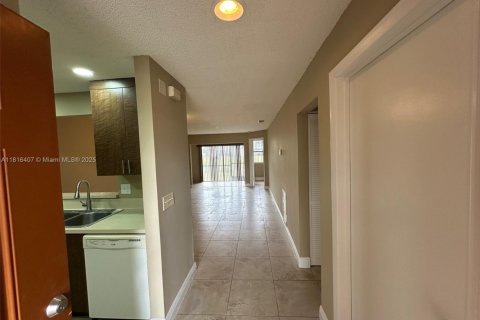 Condominio en venta en Lauderhill, Florida, 2 dormitorios, 91.04 m2 № 1937709 - foto 2