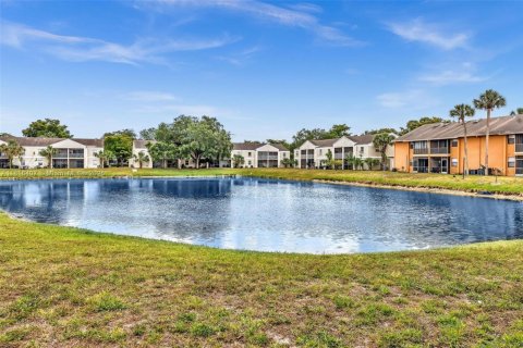 Condo in Lauderhill, Florida, 2 bedrooms  № 1937709 - photo 16