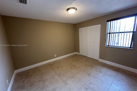 Condo in Lauderhill, Florida, 2 bedrooms  № 1937709 - photo 8
