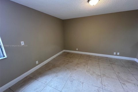 Condo in Lauderhill, Florida, 2 bedrooms  № 1937709 - photo 22
