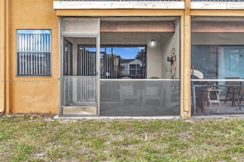 Condo in Lauderhill, Florida, 2 bedrooms  № 1937709 - photo 17