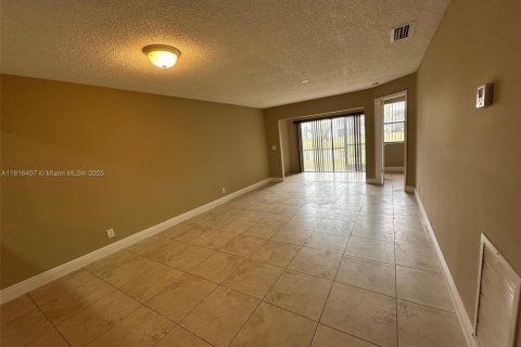 Condo in Lauderhill, Florida, 2 bedrooms  № 1937709 - photo 13