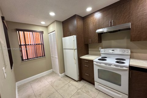 Condominio en venta en Lauderhill, Florida, 2 dormitorios, 91.04 m2 № 1937709 - foto 4