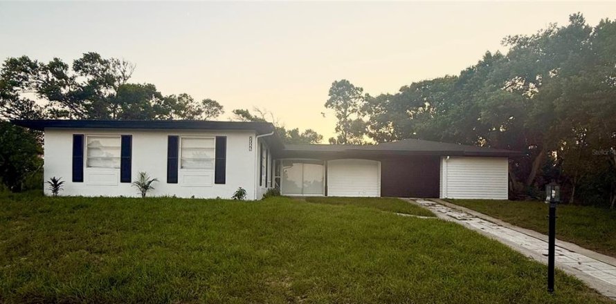 House in Spring Hill, Florida 3 bedrooms, 164.72 sq.m. № 1915774