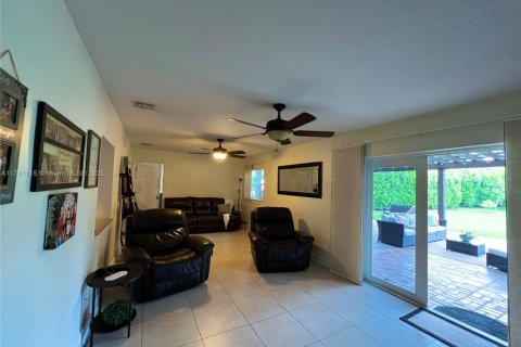 House in Davie, Florida 3 bedrooms, 218.88 sq.m. № 1656039 - photo 7