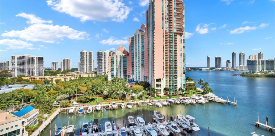 Кондоминиум с 3 спальнями в Авентура, Флорида № 1961126