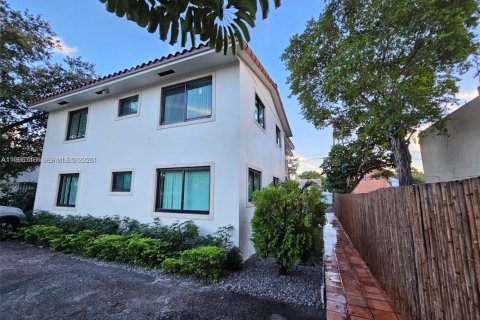 Apartment in Miami, Florida 2 bedrooms, 278.71 sq.m. № 2058707