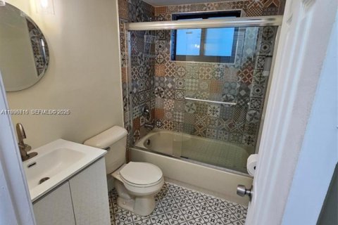 Снять в аренду квартиру в Майами, Флорида 2 спальни, 278.71м2, № 2058707 - фото 4