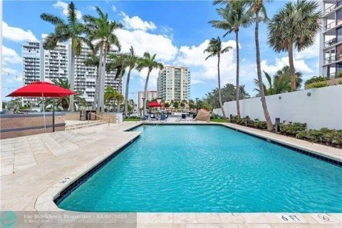 Condo in Fort Lauderdale, Florida, 2 bedrooms  № 1080606 - photo 1