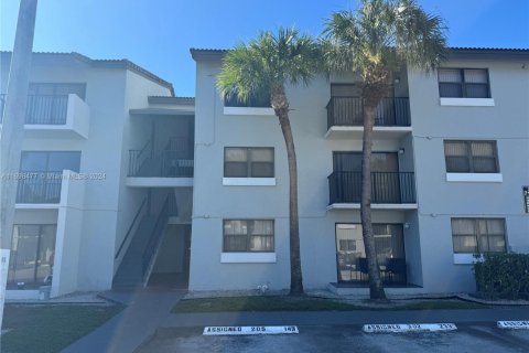 Condominio en venta en Hialeah, Florida, 2 dormitorios, 90.67 m2 № 1452161 - foto 1