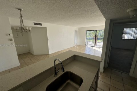 Condominio en venta en Hialeah, Florida, 2 dormitorios, 90.67 m2 № 1452161 - foto 6