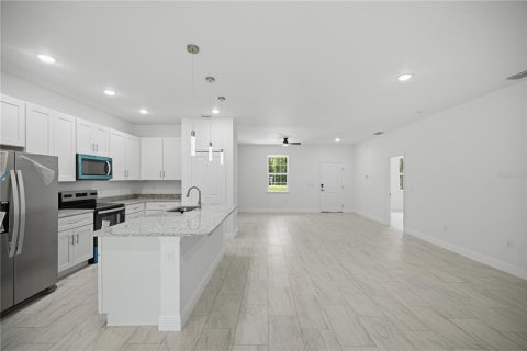 Villa ou maison à vendre à Citrus Springs, Floride: 4 chambres, 169.73 m2 № 2148403 - photo 5