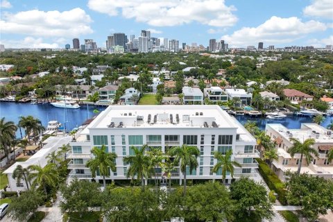 Condo in Fort Lauderdale, Florida, 2 bedrooms  № 2427483 - photo 2