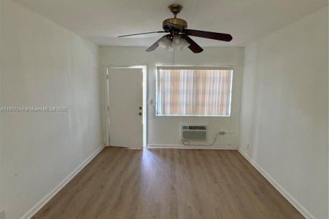 Copropriété à louer à Hollywood, Floride: 1 chambre, 40.88 m2 № 2014858 - photo 4