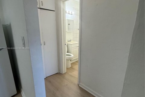 Copropriété à louer à Hollywood, Floride: 1 chambre, 40.88 m2 № 2014858 - photo 5
