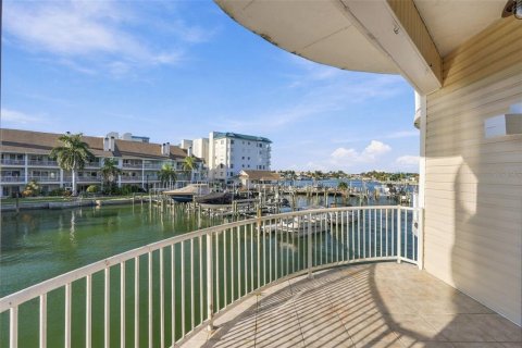 Adosado en venta en Saint Pete Beach, Florida, 3 dormitorios, 260.13 m2 № 2425351 - foto 19