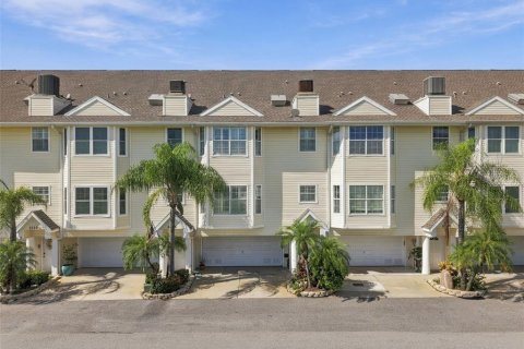 Adosado en venta en Saint Pete Beach, Florida, 3 dormitorios, 260.13 m2 № 2425351 - foto 2
