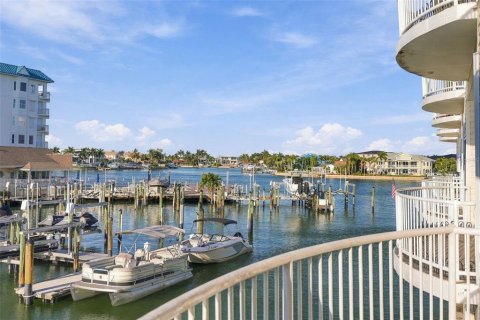 Adosado en venta en Saint Pete Beach, Florida, 3 dormitorios, 260.13 m2 № 2425351 - foto 21