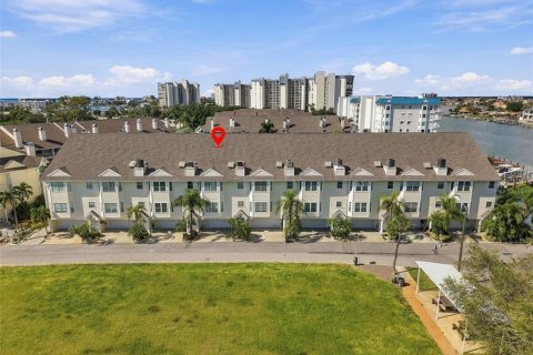 Adosado en venta en Saint Pete Beach, Florida, 3 dormitorios, 260.13 m2 № 2425351 - foto 4